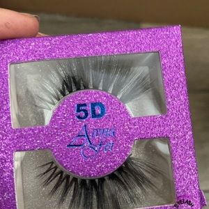 Avian fie lashes brand new